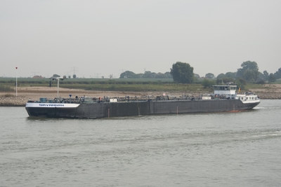 Savannah afvarend op waterstand geladen thv Druten Waalkm 903