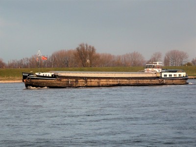 Lodo 2 op de Waal bij Brakel.