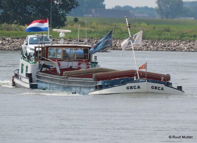 Geca afvarend op de IJssel bij Bronckhorst.