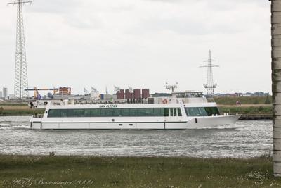 Jan Plezier op de IJssel richting Ketelmeer.