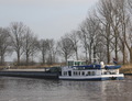 De Linquenda op het Van Starkenborghkanaal bij Noord- en Zuidhorn, op weg naar de vaste hoge brug, richting Aduard en Groningen.