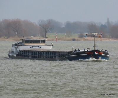 Temporeel afvarend op de Rijn bij Emmerik.
