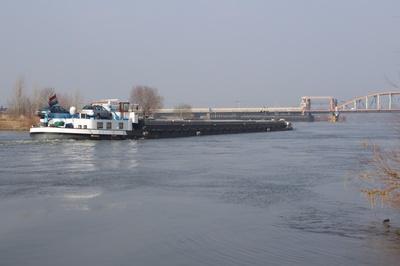 De Karola op de IJssel bij Zutphen.