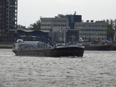 Allegro op de Nieuwe Maas in Rotterdam.