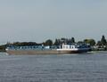 De Selina op het Amsterdam-Rijnkanaal ter hoogte van de Zeeburgerburg.