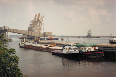 Wihenco met Kairos en sleepboot Wilja in de Europoort.