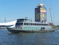 Superclub Cruise binnen IJ Amsterdam.