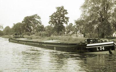 De L 24 op het Rhein-Herne-Kanal in 1951.