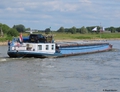 Anja afvarend op de IJssel bij Bronckhorst.