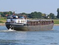 Avanti afvarend op de IJssel bij Bronckhorst.