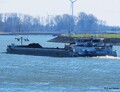 Enclave opvarend op de Rijn bij Emmerik.