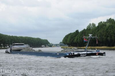 Daily op het Amsterdam-Rijnkanaal bij Breukelen.