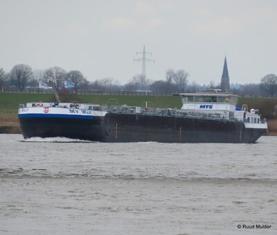 My Way opvarig op de Rijn bij Emmerik.