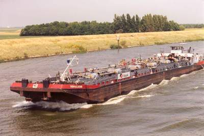 De Vopak.Bohr Schelde-Rijnkanaal.