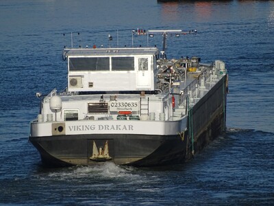 Viking Drakar vaart Volkeraksluis uit richting Dordrecht.