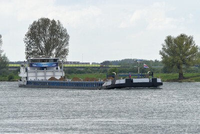 Tuna op de Maas bij Empel.