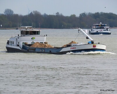 Cotrans 8 op de Rijn bij Emmerik.