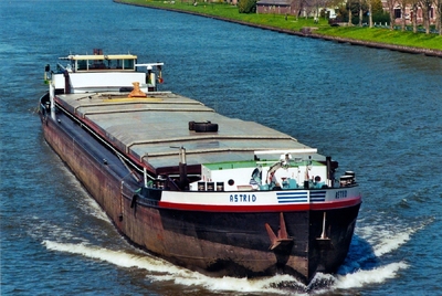 Astrid op het Amsterdam-Rijnkanaal bij Breukelen