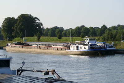 Nawatrans VI op het Albertkanaal in Merksem.