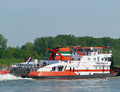 Veerhaven X-Orka op de Oude Maas bij Spijkenisse.
