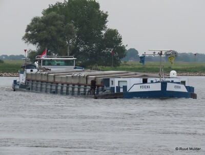 Verena afvarend op de IJssel bij Bronckhorst.