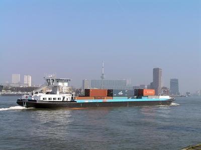 Casa-Nova ter hoogte van Rotterdam Waalhaven.