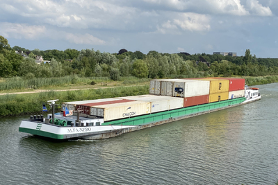 Alfa-Nero op  het Maxima kanaal bij Rosmalen.