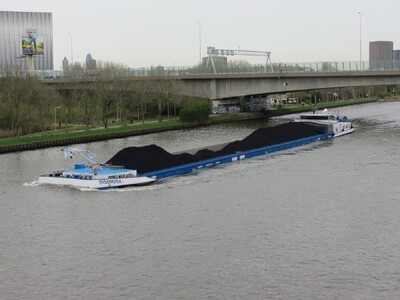 Insomnia op het A'dam-Rijnkanaal thv Nesciobrug te Amsterdam.