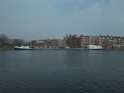 Andante ligt hier aangemeerd aan de Abraham van Stolkweg in Rotterdam.