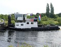 Cunado II duwt de Semper-Spera (02308607)met verontreinigde lading van Veghel naar het Ketelmeer, om daar de lading in duwbakken over te slaan.