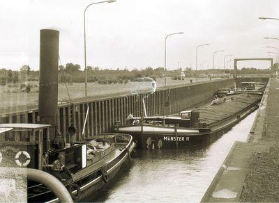 De Munster 11 in 1959 op het Dortmunt Ems-Kanal.