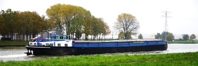 Induna op het Amsterdam-Rijnkanaal bij Nieuwegein.

