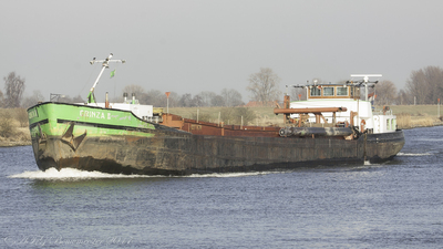 Grinza II op de IJssel bij Zalk.