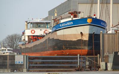 Klaas de Boer op de werf bij Balk Shipyard op Urk.