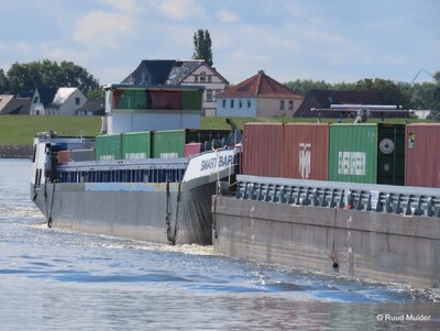 Smart Barge op de Elbe Kmr 602.