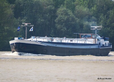 Renske op de Rijn bij Emmerik.