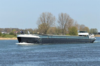 Porter op de Maas bij Bokhoven.