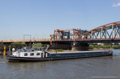 De Marlies-H op de IJssel bij Zutphen.