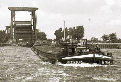 De WTAG 66 in 1951 op het Rhein-Herne-Kanal.