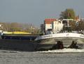 Zephir 2 met het motorvrachtschip Zephyr Dordrecht.