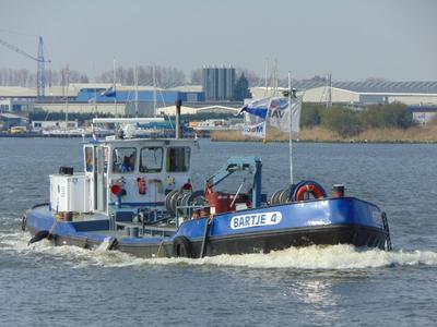 Bartje 4 op het Noordzee kanaal t.h van de Coenhaven.