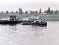 Damco 115 & Damco 132 met de sleepboot Damco 5 aan IJsselmonde.
