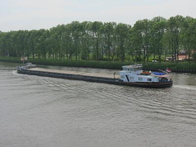 Navia aan de Nesciobrug in Amsterdam.