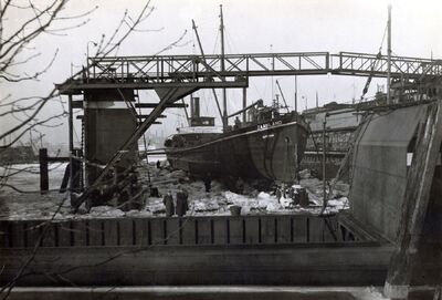 Zaanland december 1933 in het dok bij Boele in Bolnes.