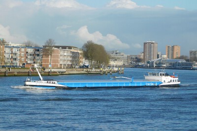 Maravilla op de Nieuwe Maas in Rottterdam.