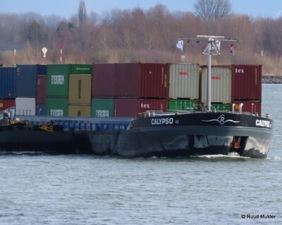 Calypso II afvarend op de Rijn bij Emmerik.