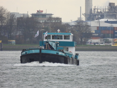 Invotis VII op de Nieuwe Maas in Rotterdam.
