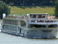Swiss Tiara op de Rijn bij Düsseldorf.