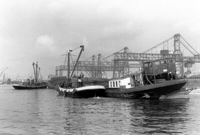 Richard IV juli 1968 na de aanvaring in de Waalhaven bij pier 7. 