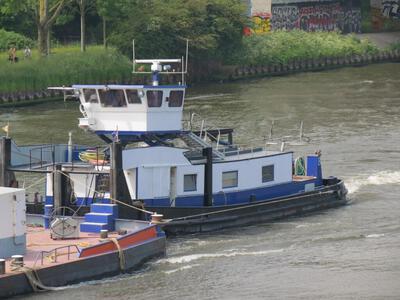 Jacolien aan de Nesciobrug in Amsterdam.